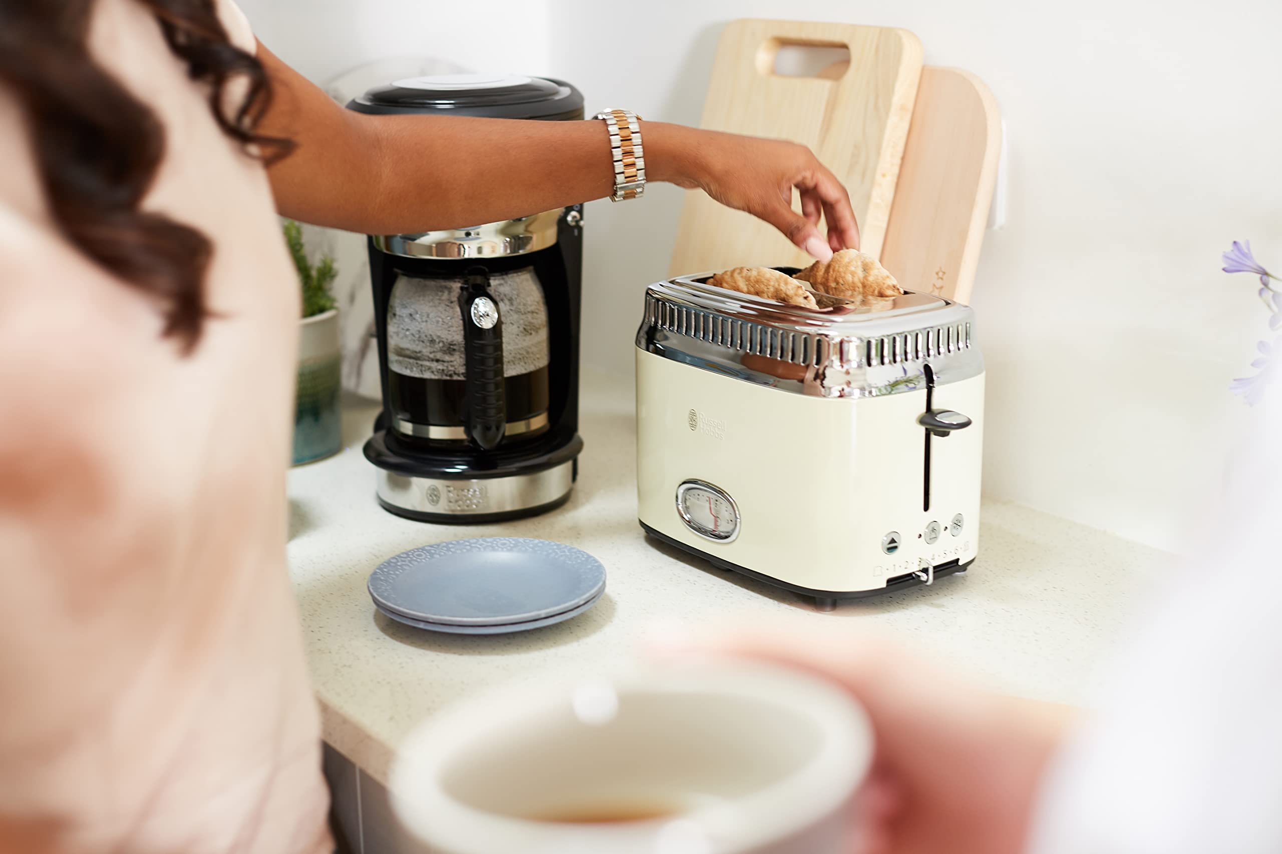 russell-hobbs-retro-21682-56-toaster-creme-2-scheiben-1300w image 7
